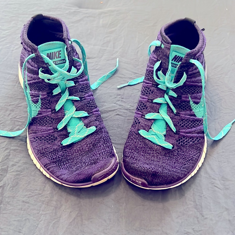 Nike Flynit Chukka shoes
